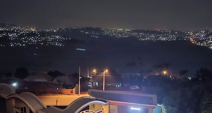 Visitez les Gorilles,  A Kigali,  Appartement de rĂȘve jusqu'Ă  8 personnes