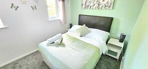 3 bedrooms, iron/ironing board, WiFi, bed sheets - Cozy 3 Bed House in Willen - MILTON KEYNES (Milton Keynes)