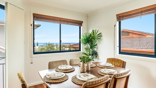Corona DEL MAR - Yamba Coastal Apartment Walk to Beaches, Cafes & Town - Holiday Yamba
