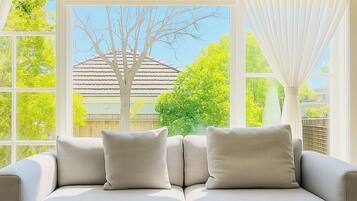 Luxury House, Garden View | Living area