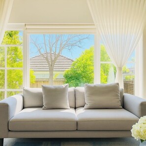 Maison Exclusive, vue jardin | Coin séjour