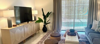 Casa De Augustine - Newly renovated 3 bed pool home with FREE POOL HEAT