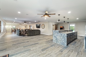Interior - Norris Lake Stooksbury Lodge Perfect for Side by Side’s, Families, and Fishing! (LaFollette)