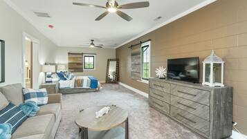 4 bedrooms, iron/ironing board, travel crib, free WiFi