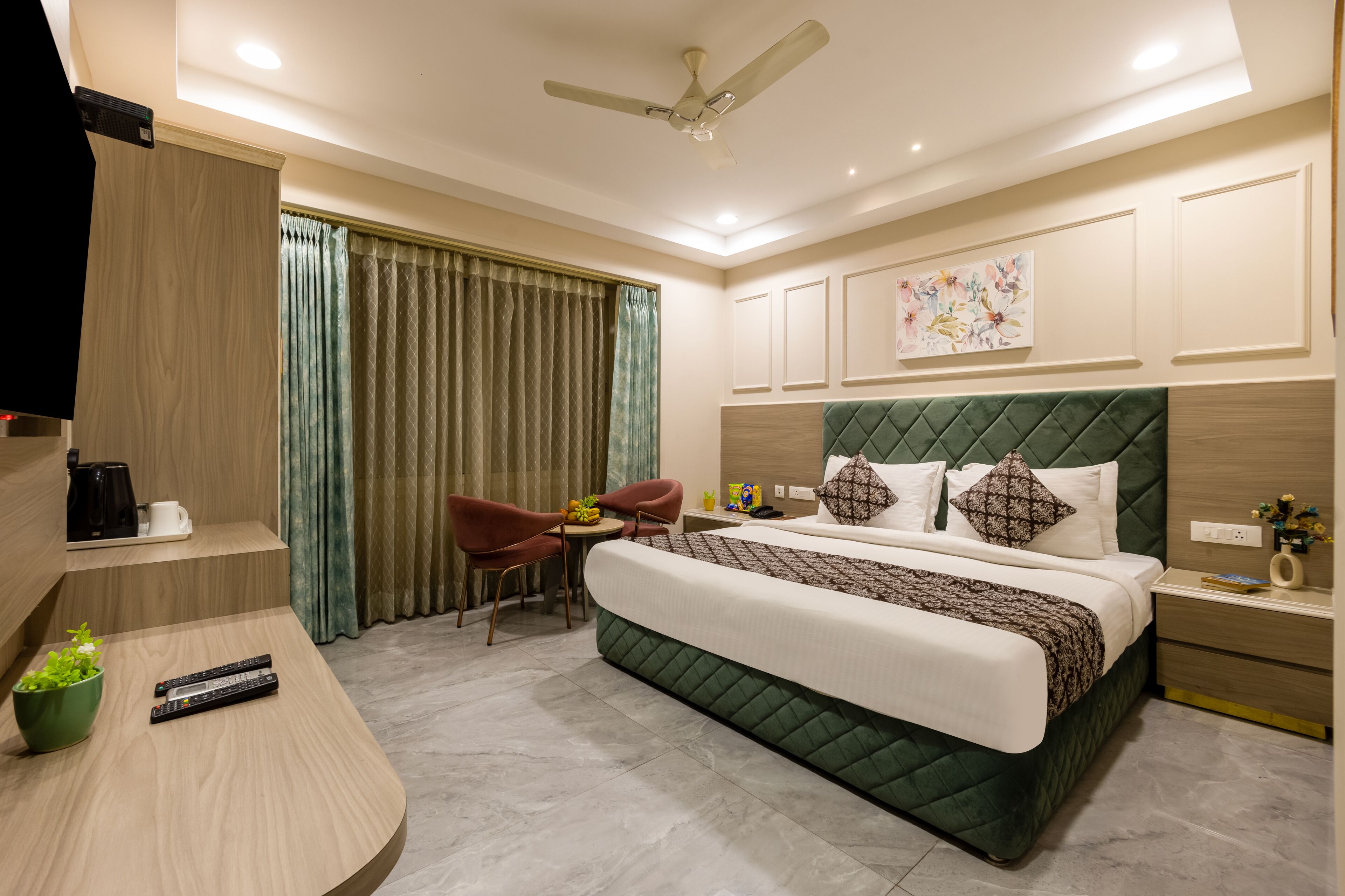 Desk, laptop workspace, free WiFi, bed sheets