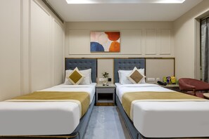 Desk, laptop workspace, free WiFi, bed sheets - Hotel Sapphire House Paharganj (New Delhi)