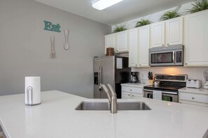 Fridge, microwave, stovetop, dishwasher
