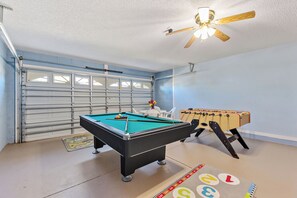 Villa - flera sängar - tillgång till pool - utsikt mot poolen (Newly Remodeled Four Bedroom Florida) | Spelrum