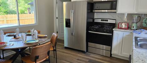 Villa, Multiple Beds, Patio, Garden View (Fab 50's Firestone Flat) | Private kitchen