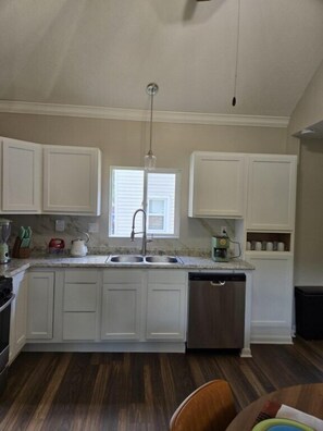 Villa, Multiple Beds, Patio, Garden View (Fab 50's Firestone Flat) | Private kitchen | Fridge, microwave, oven, stovetop - Fab 50's Firestone Flat (Akron)