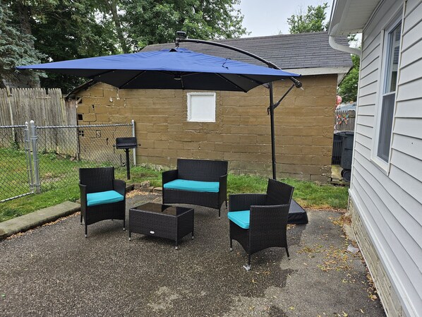 Property grounds - Fab 50's Firestone Flat (Akron)