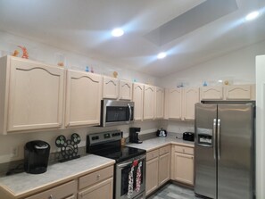 House, Multiple Beds, Pool Access, Pool View (8054 Hidden Gem) | Private kitchen