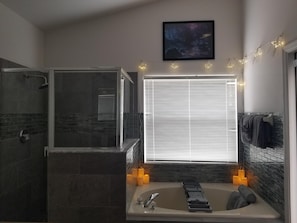 House, Multiple Beds, Pool Access, Pool View (8054 Hidden Gem) | Bathroom | Designer toiletries