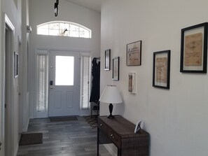 Ferienhaus, Mehrere Betten, Poolzugang, Poolblick (8054 Hidden Gem) | Innenbereich