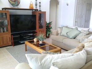 Living area - The Sanctuary at West Haven (Davenport)