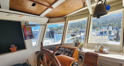 Charming houseboat in marvelous Sausalito with WiFi