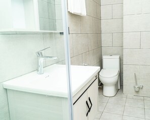 مناشف، صابون، ورق حمّام