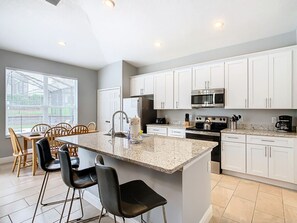 Fridge, microwave, oven, stovetop - Windsor Palms Resort/Pool/Spa/By Disney (Kissimmee)