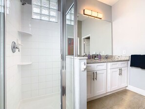 Hair dryer, towels - Windsor Palms Resort/Pool/Spa/By Disney (Kissimmee)