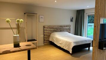 1 bedroom, desk, free WiFi, bed sheets