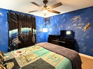 4 bedrooms, desk, free WiFi, bed sheets - Storey Lake Amazing 4BR Townhome, Pool, By Disney (Kissimmee)