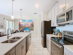 Fridge, microwave, oven, stovetop - Storey Lake Amazing 4BR Townhome, Pool, By Disney (Kissimmee)