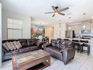 TV - Storey Lake Amazing 4BR Townhome, Pool, By Disney (Kissimmee)