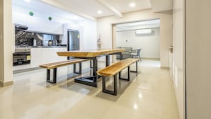 Deluxe Apartment | Dapur peribadi | Pengisar, peti sejuk beku