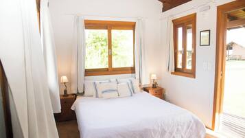 Quarto casal clássico | Wi-Fi de cortesia, roupa de cama