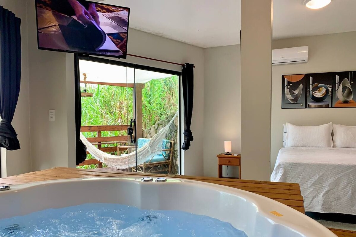 Luxury Room, Hot Tub, Mountainside | Living area