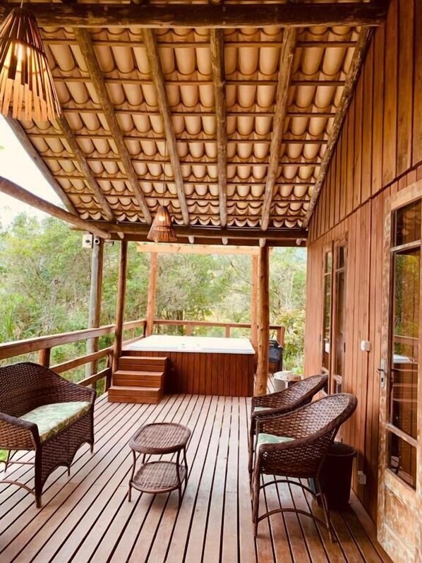 Deluxe-Bungalow, Talblick | Terrasse/Patio