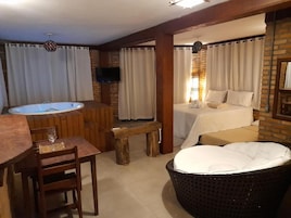 Quarto superluxo | Wi-Fi de cortesia, roupa de cama