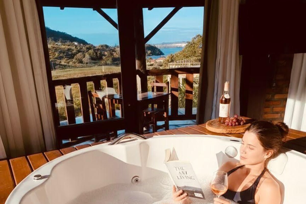 Luxury Room, Hot Tub, Lagoon View | Jetted tub