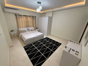 3 室のベッドルーム、デスク、アイロン / アイロン台、WiFi