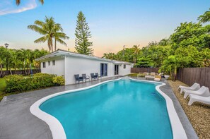 حمّام سباحة خارجي