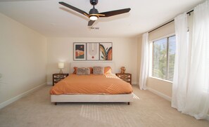 3 Schlafzimmer, Schreibtisch, Bügeleisen/Bügelbrett, Reisekinderbett