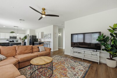 Spacious San Tan Escape on Golf Course⛳️ PICKLEBALL & POOLS, MASSAGE CHAIR, etc!