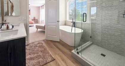BEAUTIFULLY Updated San Tan House of Serenity✨- Free WiFi, Game Room, Sleeps 10
