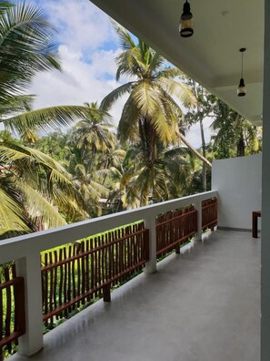 Quarto casal superior, sacada, vista para o jardim | Terraço/pátio