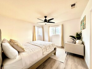 6 bedrooms, desk, iron/ironing board, travel crib