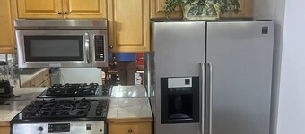 Charming 2-bedroom villa with WiFi, AC in peaceful Tampa