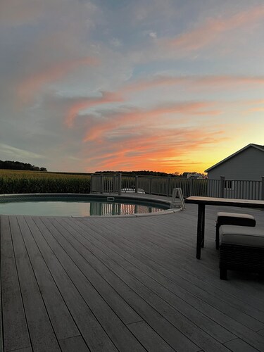 Door County Spacious 5 Bedroom Agrotourist Retreat-Outdoor Pool