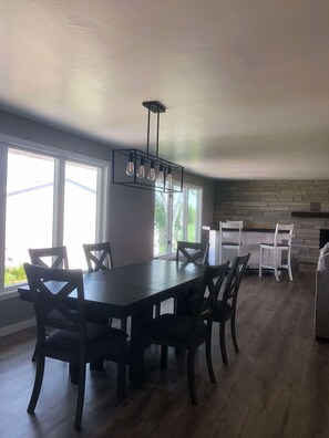 Dining - Door County Spacious 5 Bedroom Agrotourist Retreat-Outdoor Pool (Sturgeon Bay)