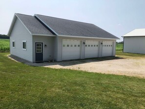 Exterior - Door County Spacious 5 Bedroom Agrotourist Retreat-Outdoor Pool (Sturgeon Bay)