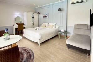 Cribs/infant beds