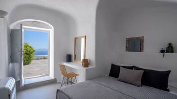 2 quartos, cofres nos quartos, ferros/tábuas de passar roupa