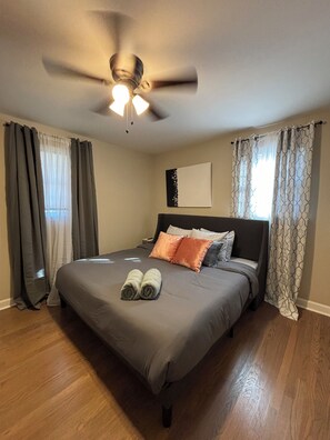 A bedroom with a bed, a ceiling fan, and curtains. - Charming Brand NEW  3B/2bathroom house closed by to all shopping and MUSC (Florence)