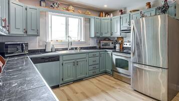 雪櫃、微波爐、爐具、洗碗機