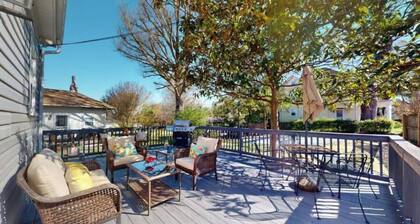 Cozy Home Centrally Located + Great Amenities