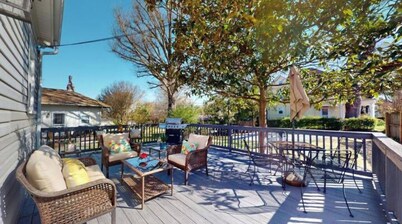Cozy Home Centrally Located + Great Amenities